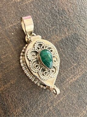 Sterling Silver Vintage Emerald Poison Pendant Locket